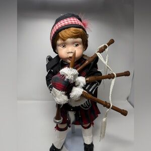 Danbury Mint Scottish Ian Porcelain Collector Doll 💚